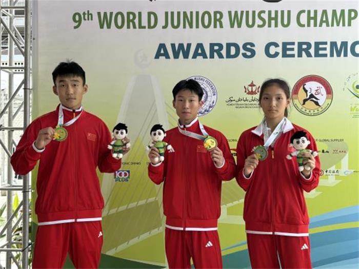 第九届青少年武术锦标赛散打比赛 学员张风建、郭俊彪、马妙祺获2金1银.jpg