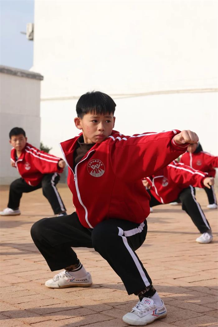 /content/202503/eb5afb63dd305d6f2257ff1e05220df2.jpg 640.jpg